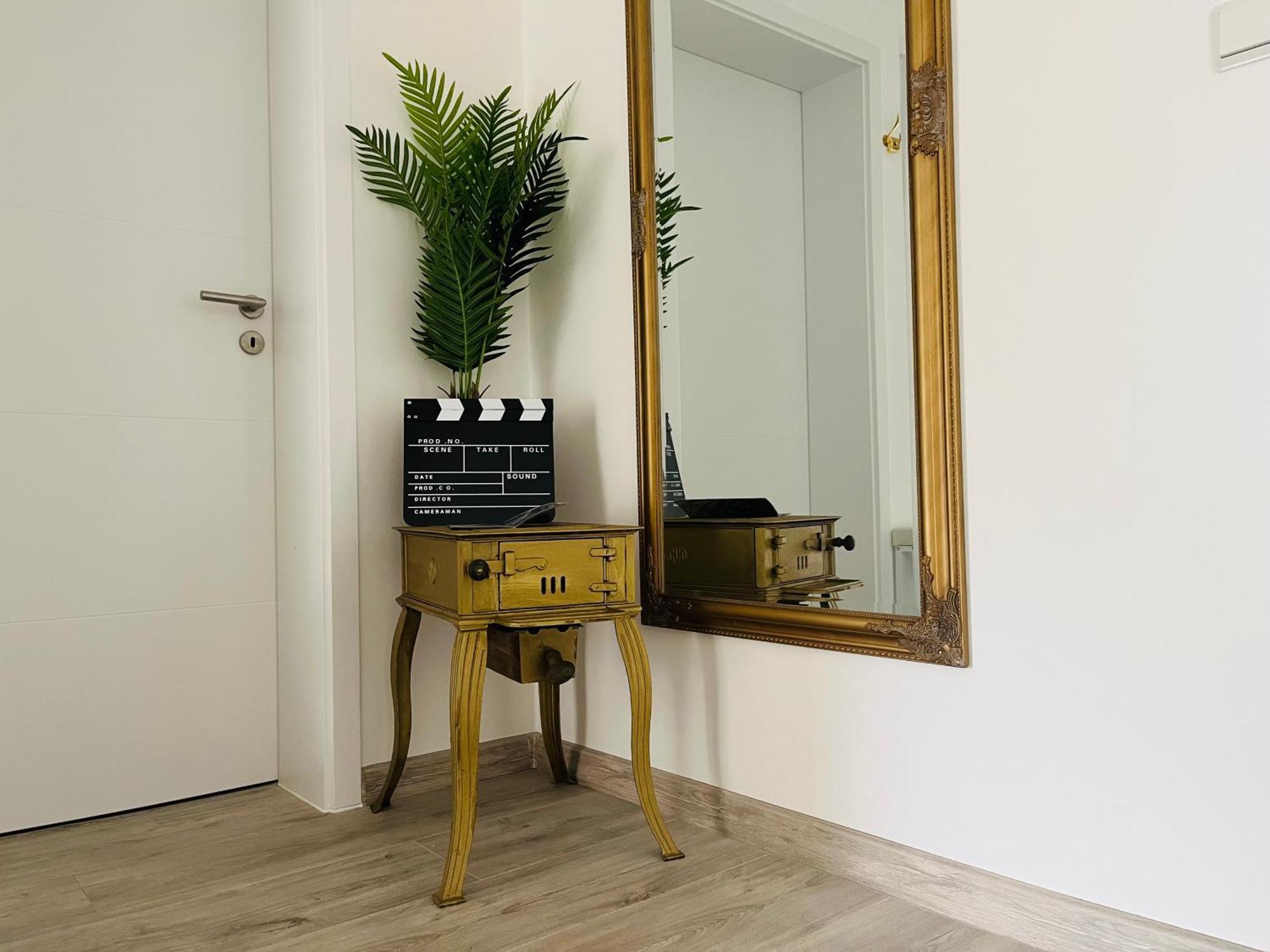 Filmap-Charmant-Modern-Zentral-Balkon-Beamer-Spieletisch Gorlitz Exterior photo
