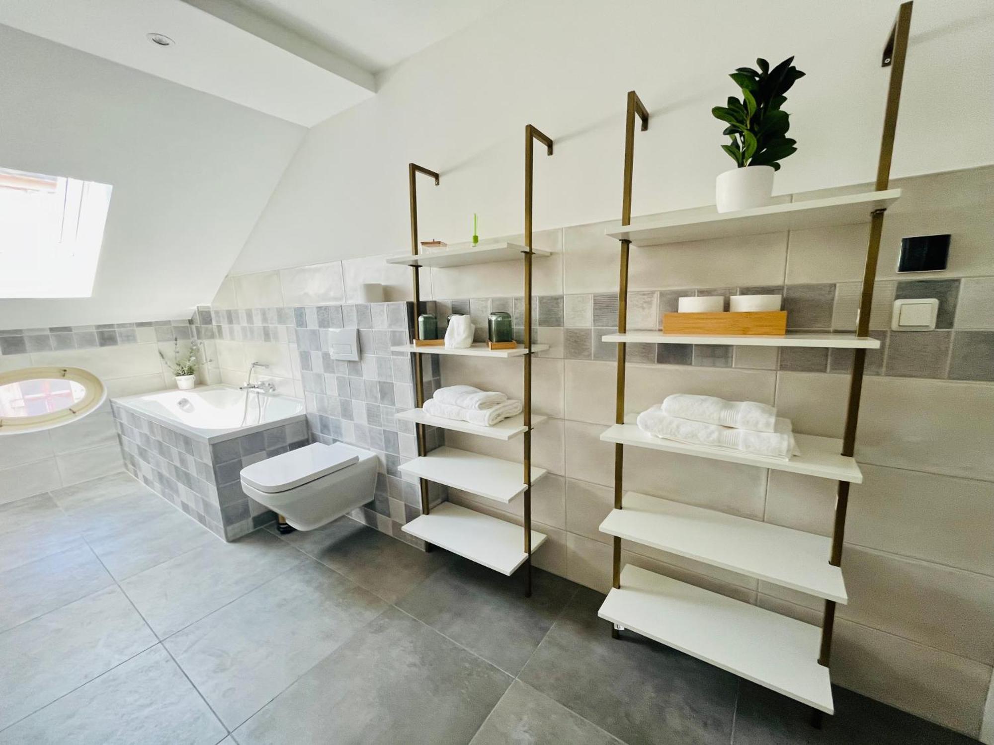 Filmap-Charmant-Modern-Zentral-Balkon-Beamer-Spieletisch Gorlitz Exterior photo